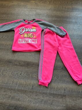 💕3/20Angel Hot Pink and Gray 'Dream Big Little One' Kids Fleece Set